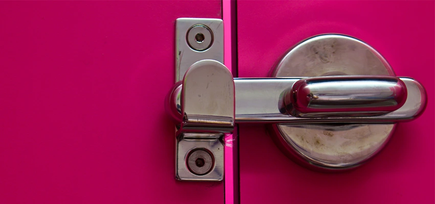 Childproof Gate Lock in Cutler, California