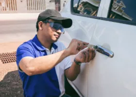 Car Locksmith in Cutler, CA